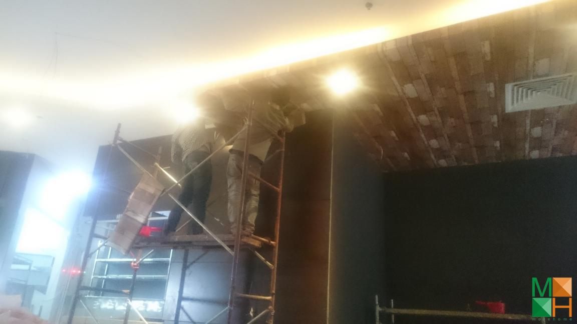 thi-cong-giay-dan-tuong-tai-toa-nha-IPH (6)